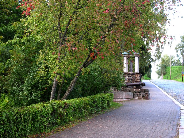 Памятник-бревно