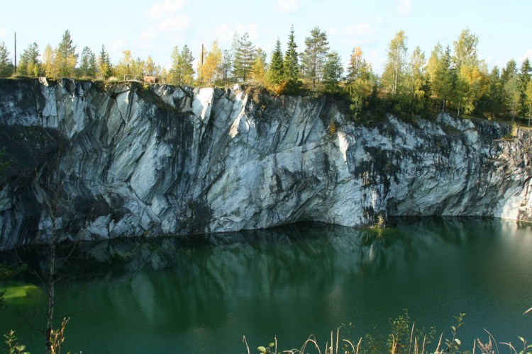 Бирюзовая вода