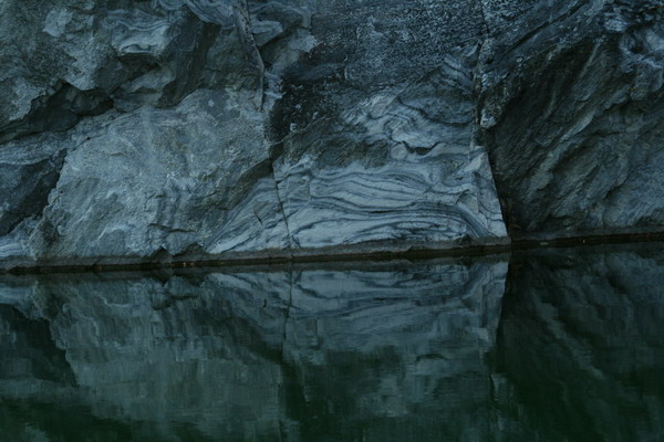 Мраморные стены