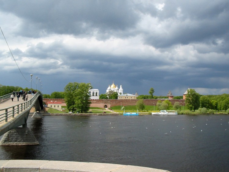 Вид на кремль и Софийский собор с другого берега