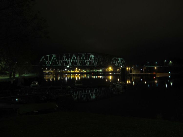 Подсвеченный мост