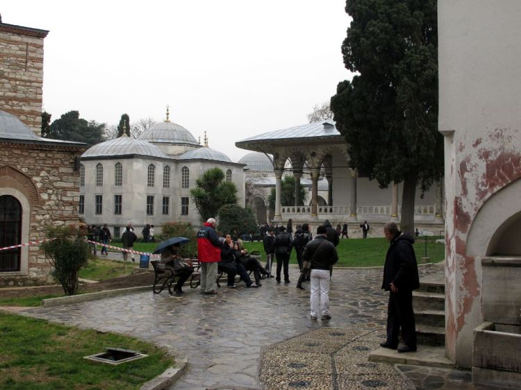 Вид на библиотеку в четвертом дворе