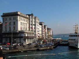 Вид направо с Галатского моста