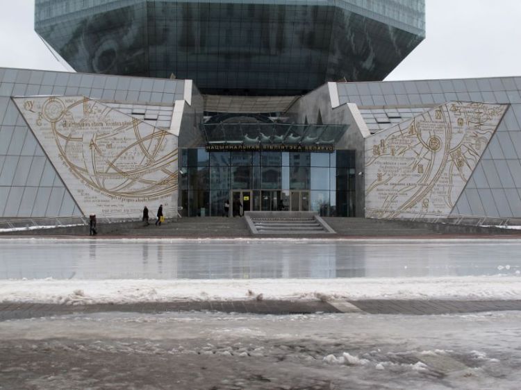 Вход в библиотеку