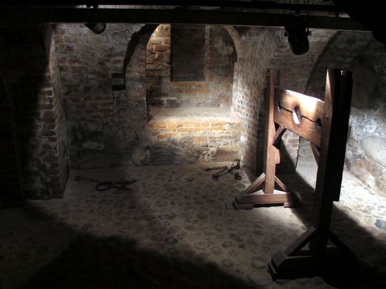 Колодки и кандалы