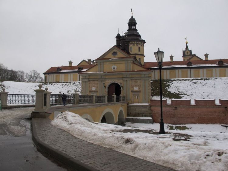Вход в Несвижский замок