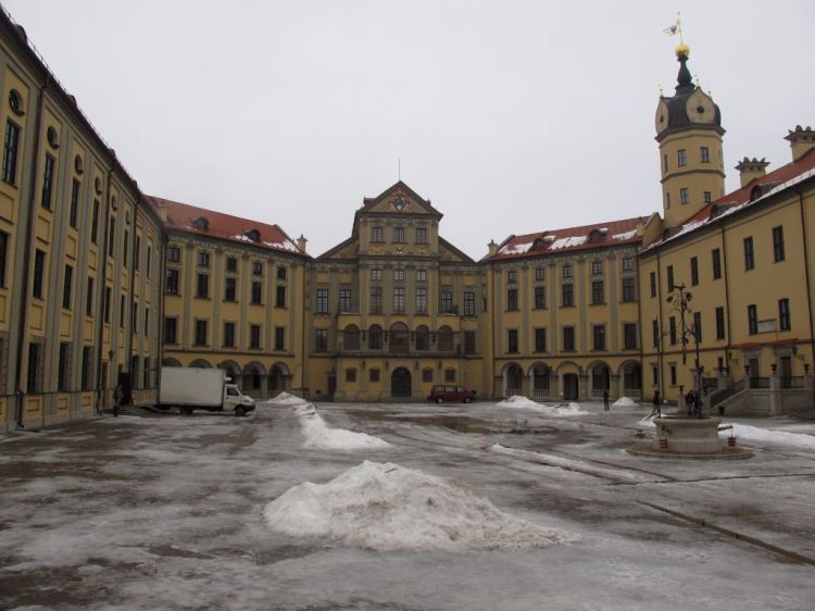 Двор Несвижского замка