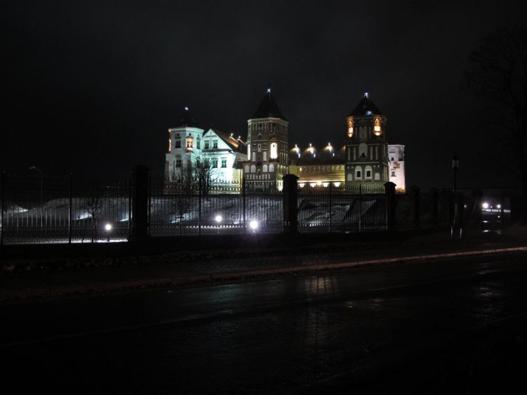 Мирский замок с подсветкой