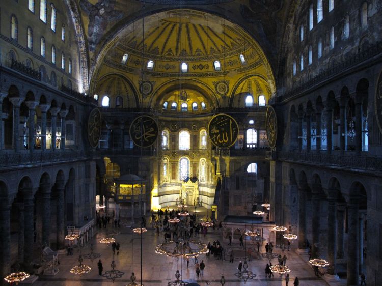 Вид с галлереи второго этажа