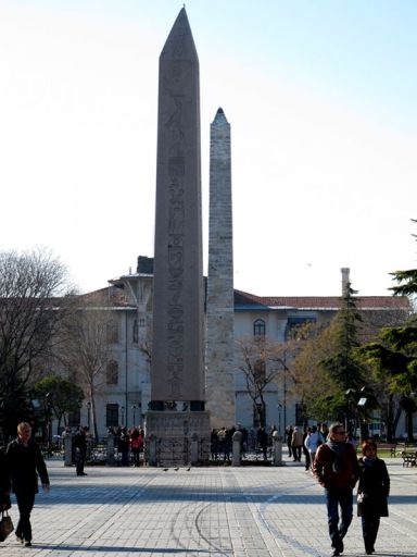 Египетский обелиск и Обелиск Константина