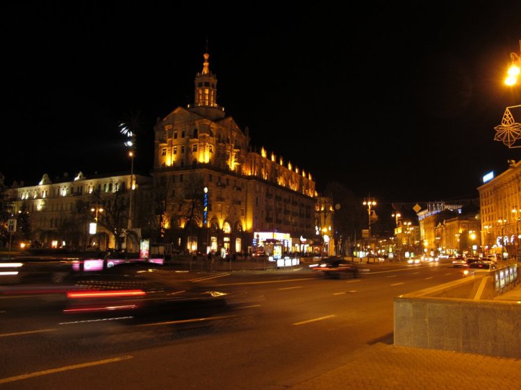 Дом в начале Крещатика