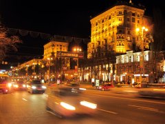 Жизнь на Крещатике ночью