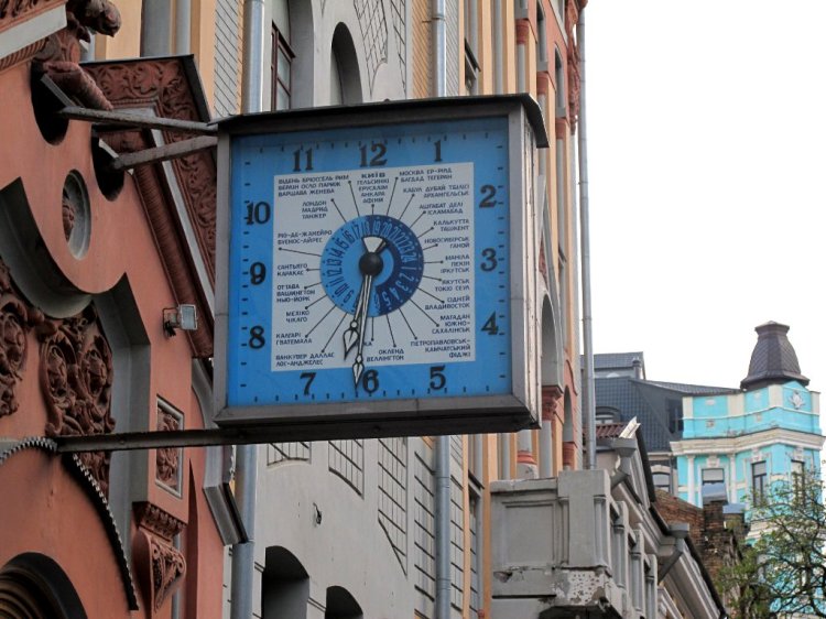 Часы на почте Часы на почте с указанием часовых поясов