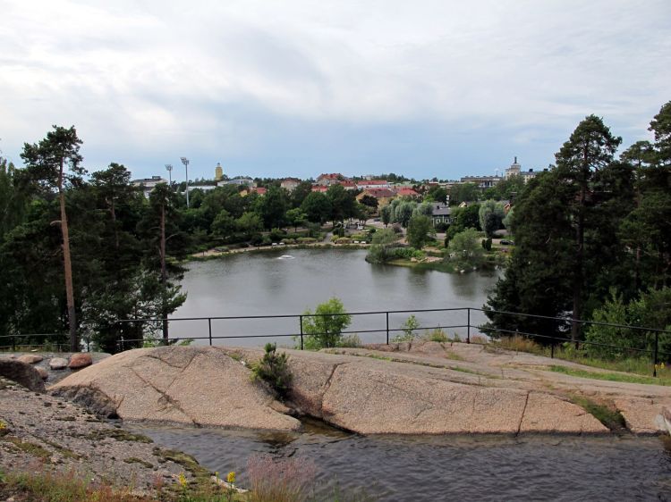 Вид со скалы на парк и Котку