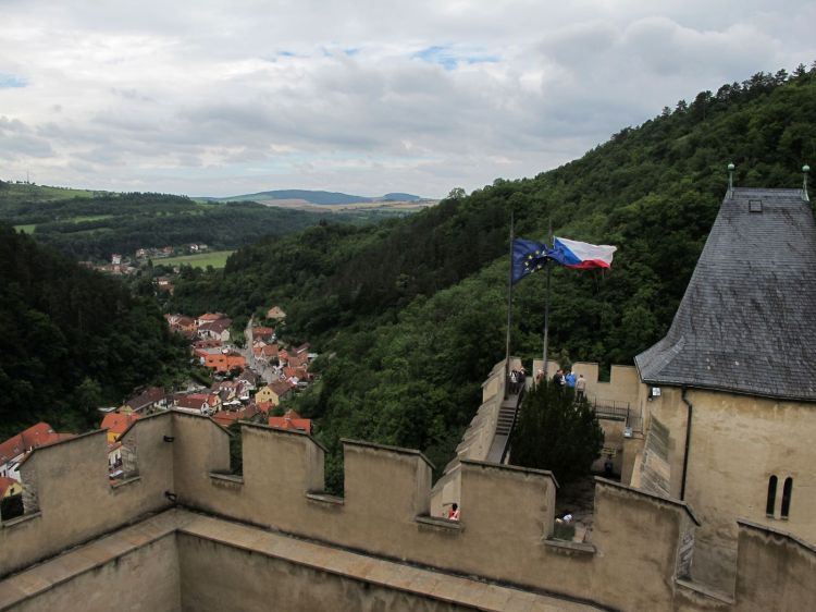 Вид на дорогу к замку