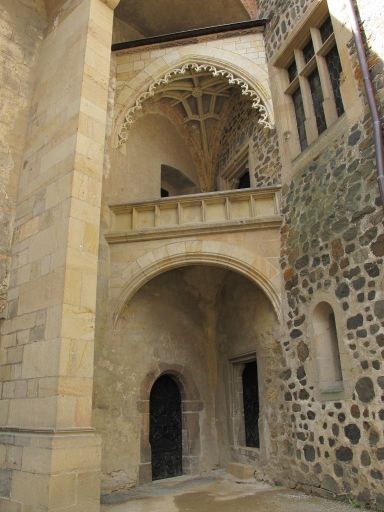 Мне одному тут мерещатся восточные мотивы?