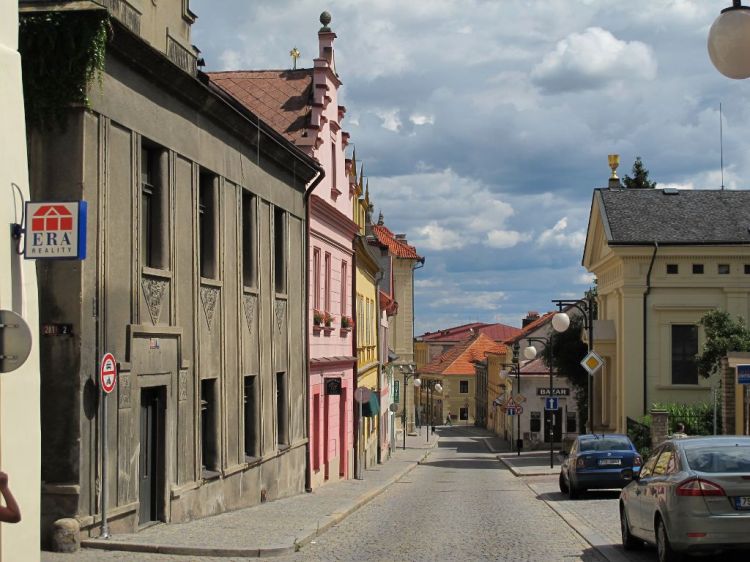 Городская улица Еще одна улица. Без людей.