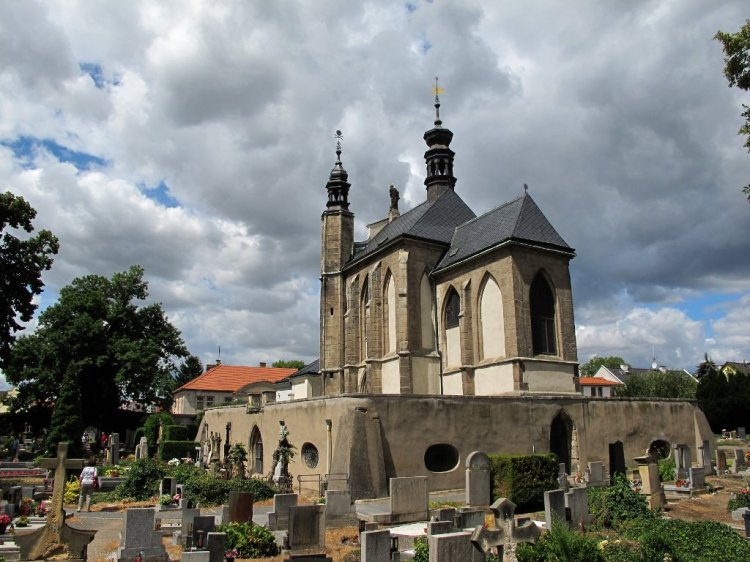 Костница Костница и кладбище