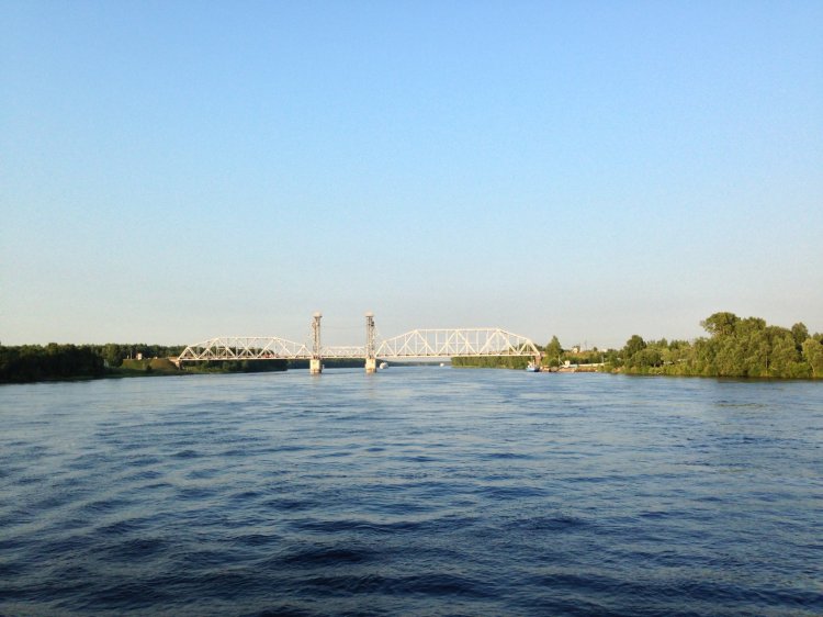 Мост через Неву