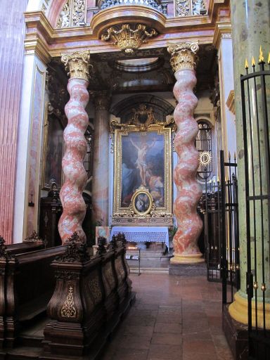 Змеиные колонные