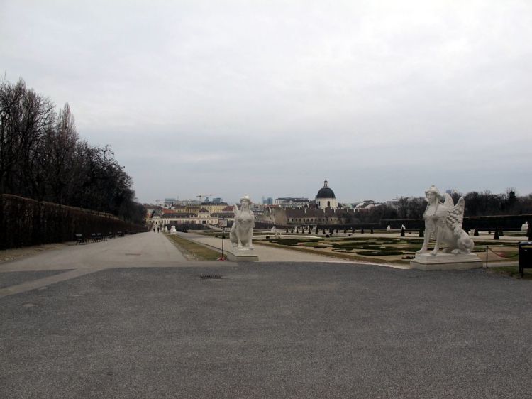 Парк между дворцами