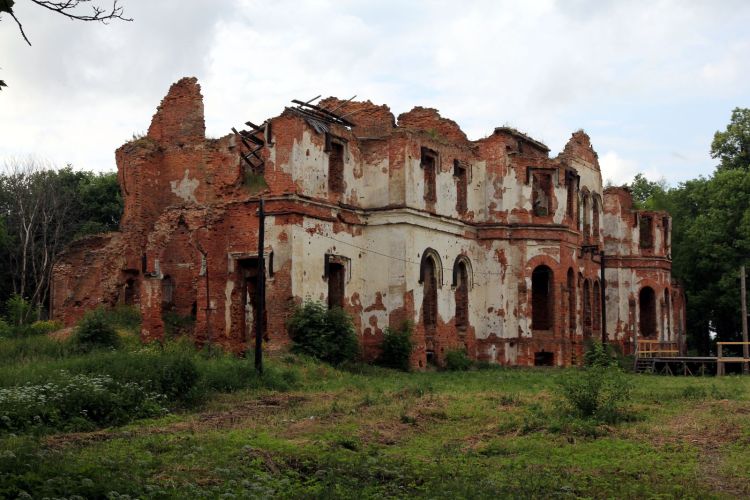 Руины дворца