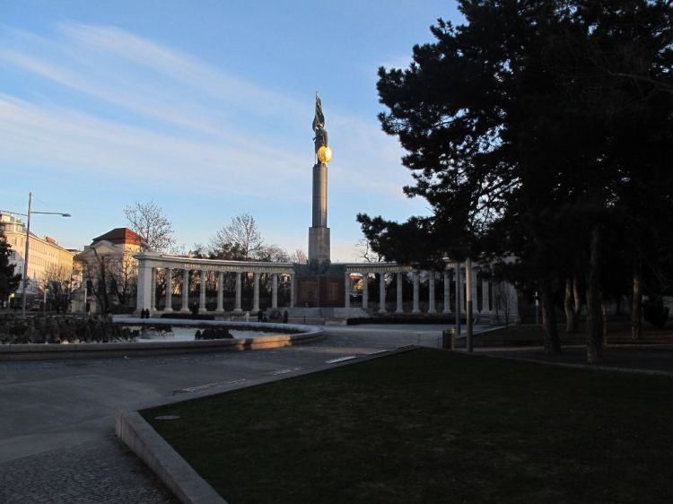 Памятник советским воинам