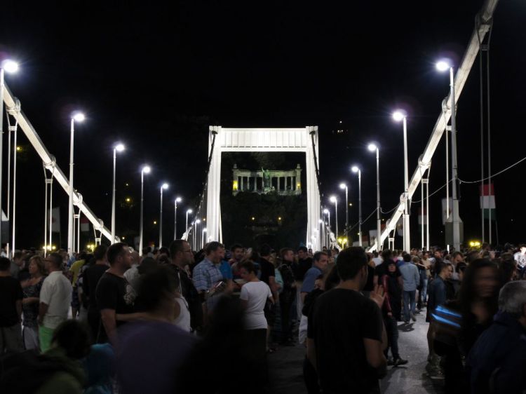 Ночные гуляния