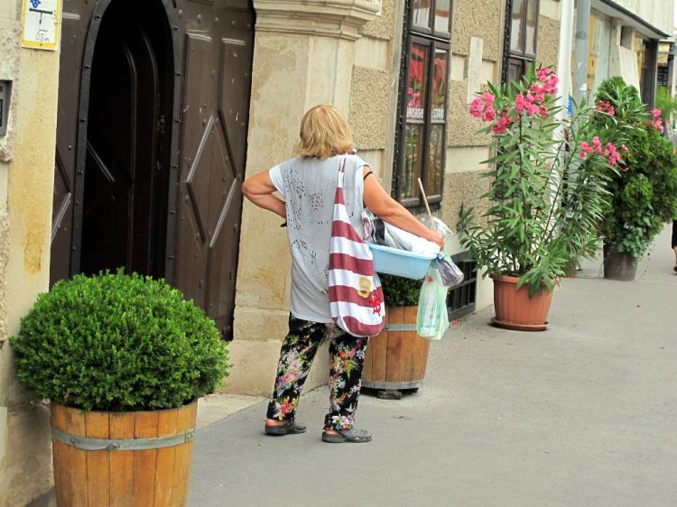 Жительница