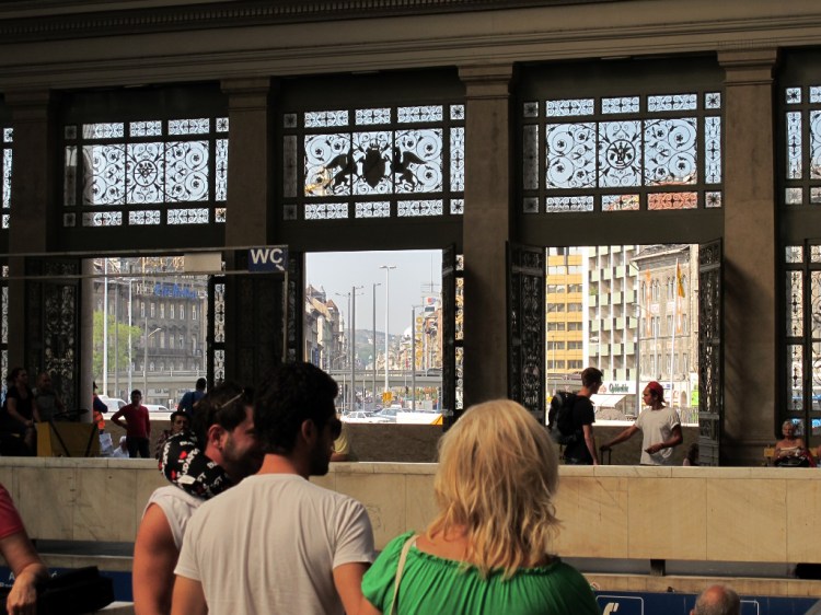 Решетки на окнах