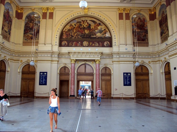 Боковой вход