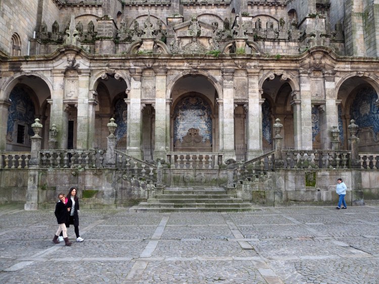 Стены собора