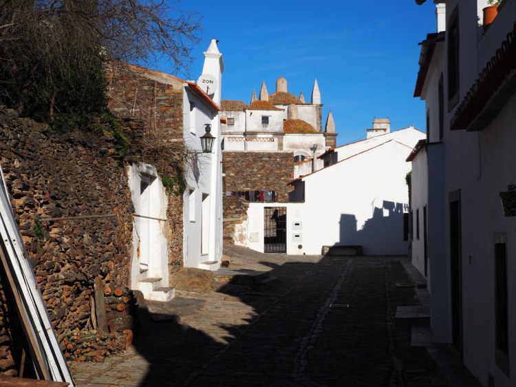 Жизнь не останавливается