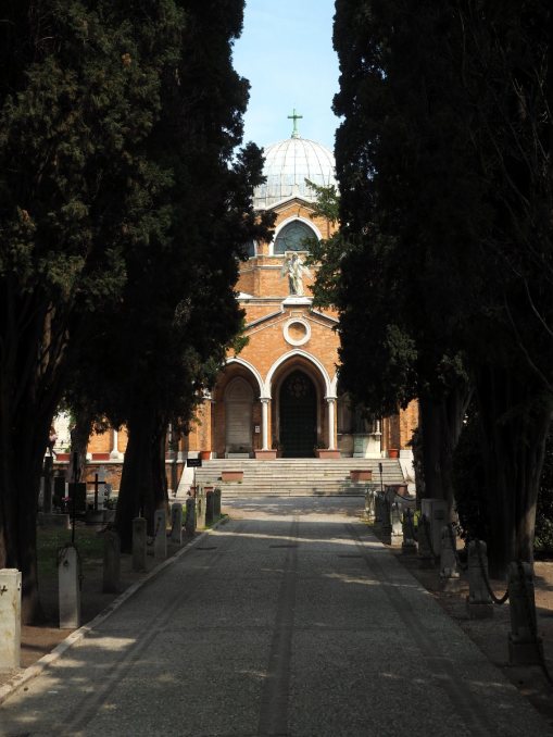 Церковь на острове-кладбище Сан-Микеле